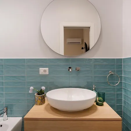 Mimi's - Charming Old Town 3*