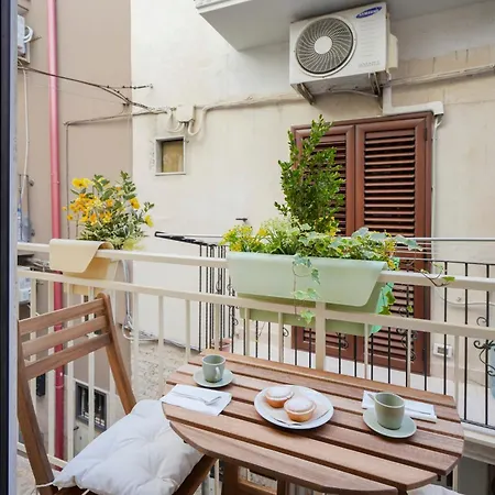 Mimi's - Charming Old Town